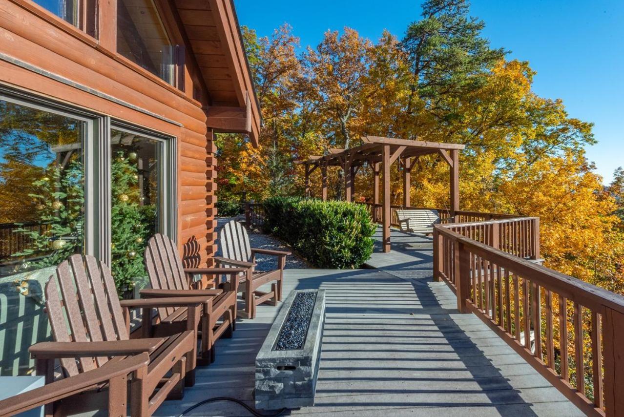 A Celestial Chalet Pets, Hot Tub & Mountain View Villa Old Fort Exterior photo