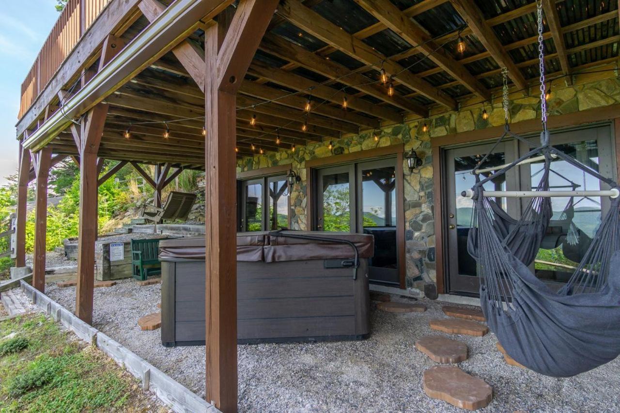 A Celestial Chalet Pets, Hot Tub & Mountain View Villa Old Fort Exterior photo